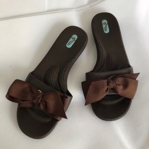 Oka b. Sandals